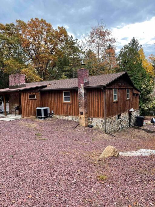 Cozy Log Cabin In Jim Thorpe Exterior photo